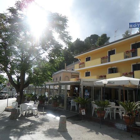Hotel Il Porto Casal Velino Exteriör bild