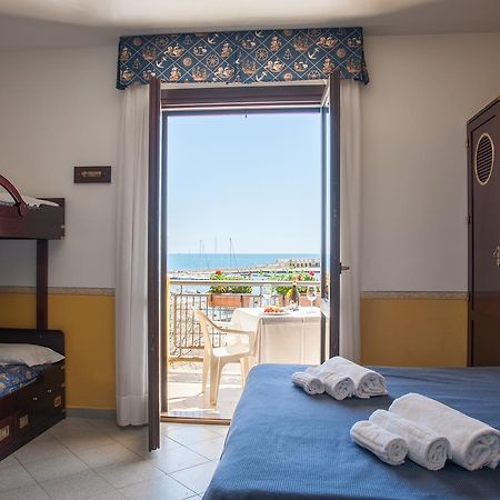 Hotel Il Porto Casal Velino Exteriör bild