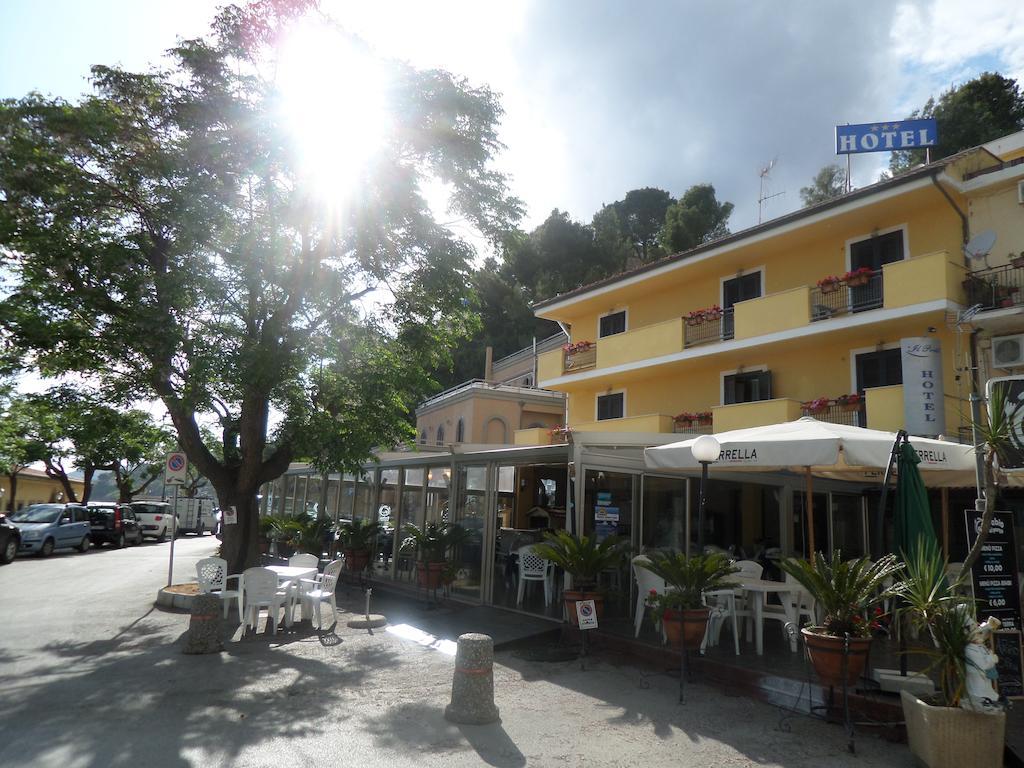 Hotel Il Porto Casal Velino Exteriör bild