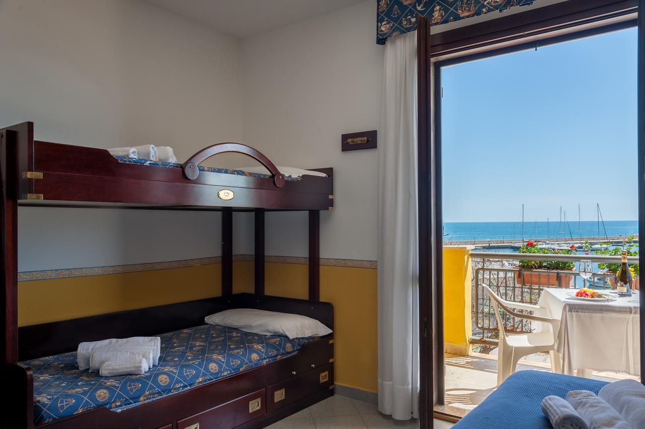 Hotel Il Porto Casal Velino Exteriör bild